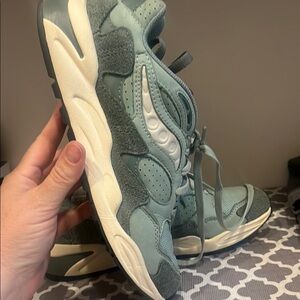 Saucony Teal Athletic Shoes-never worn